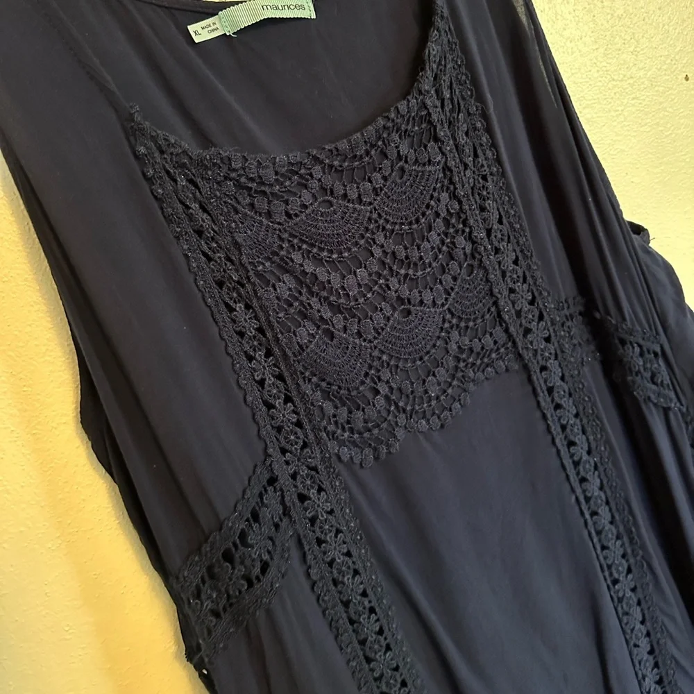 Navy Lace Sleeveless Shirt. XL - Picture 4 of 4
